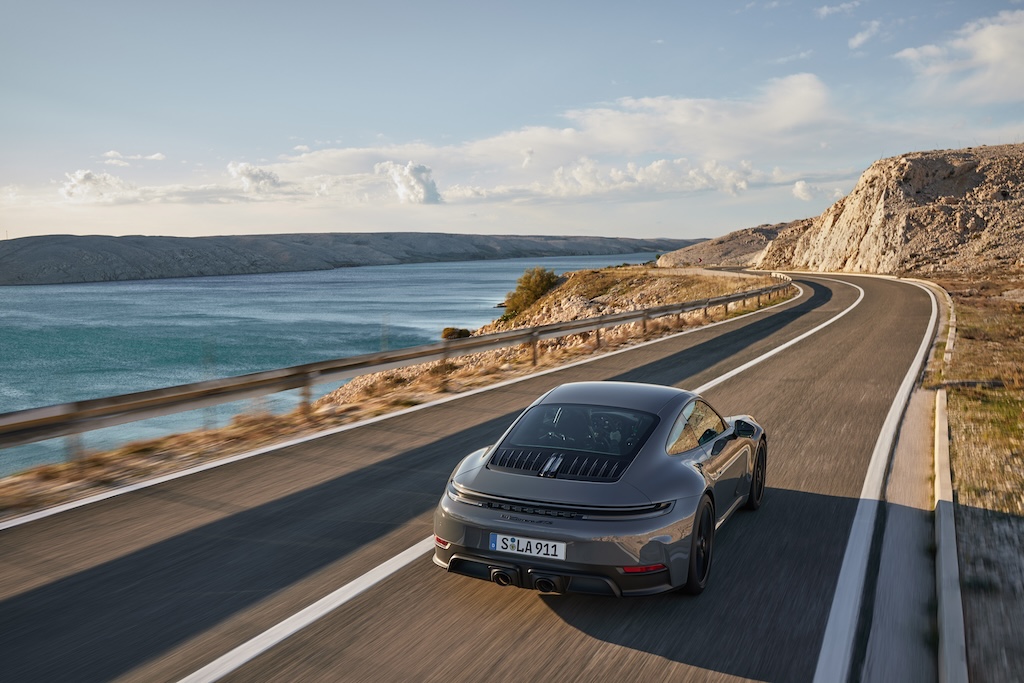 Begyndelsen på en hybrid-æra: Den nye Porsche 911 Carrera GTS
(Foto: Porsche AG)